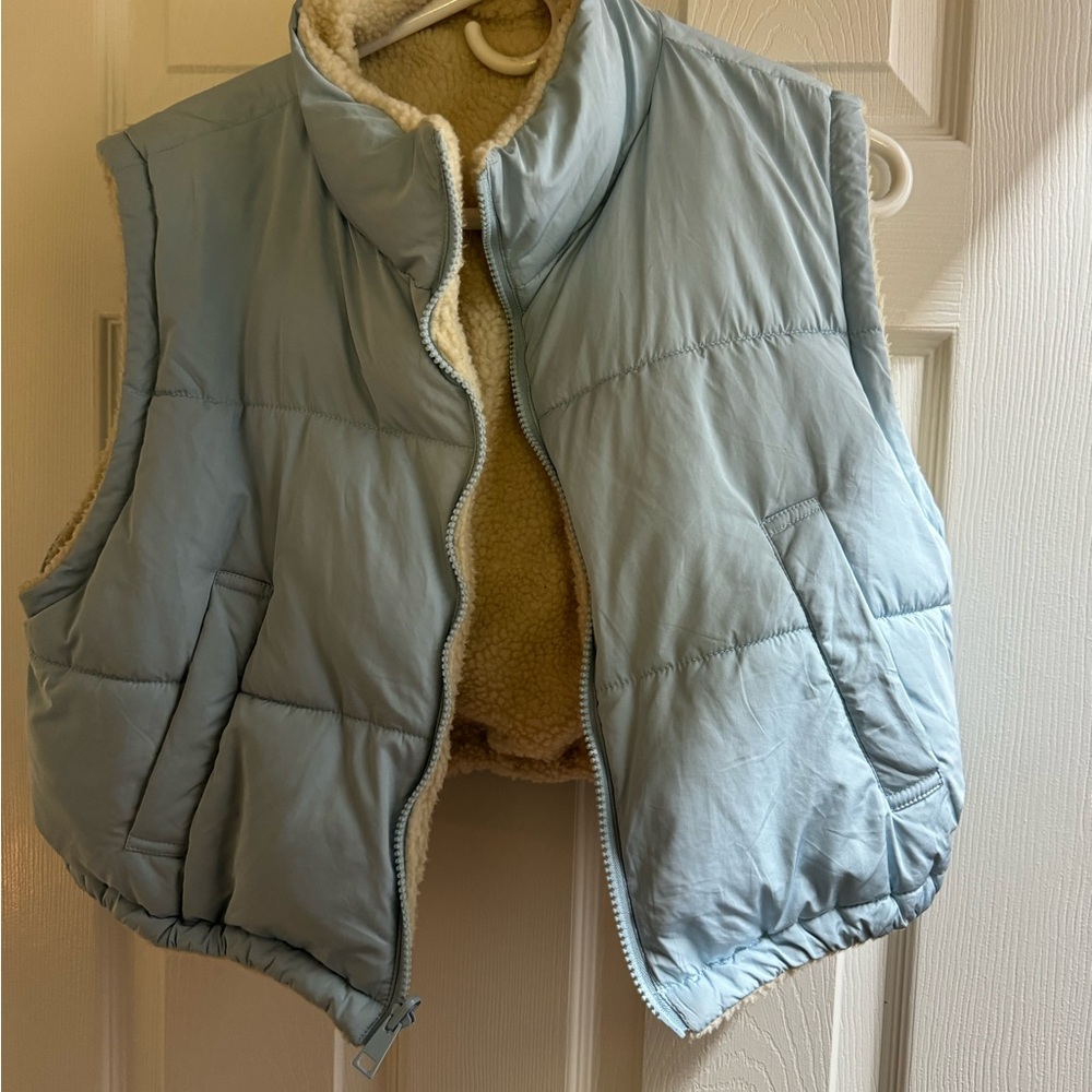 Reversible cropped vest